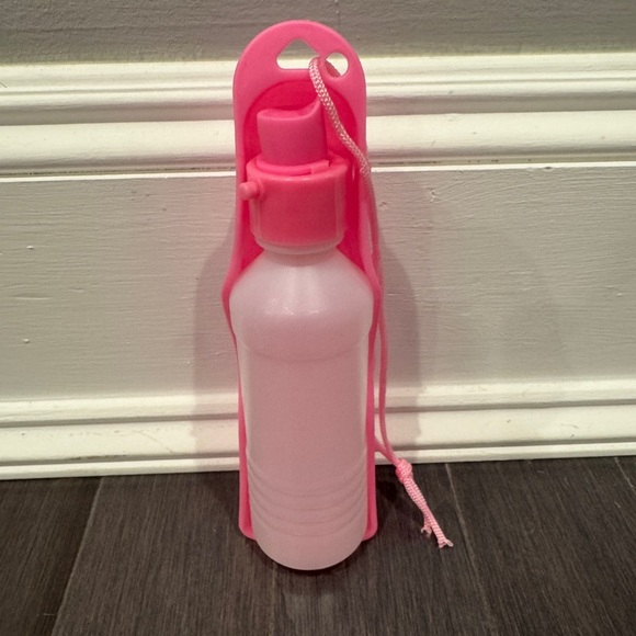 🎉HP🎊 NWOT Pink Portable Pet Dog Water Bottle with Holder - Picture 1 of 4